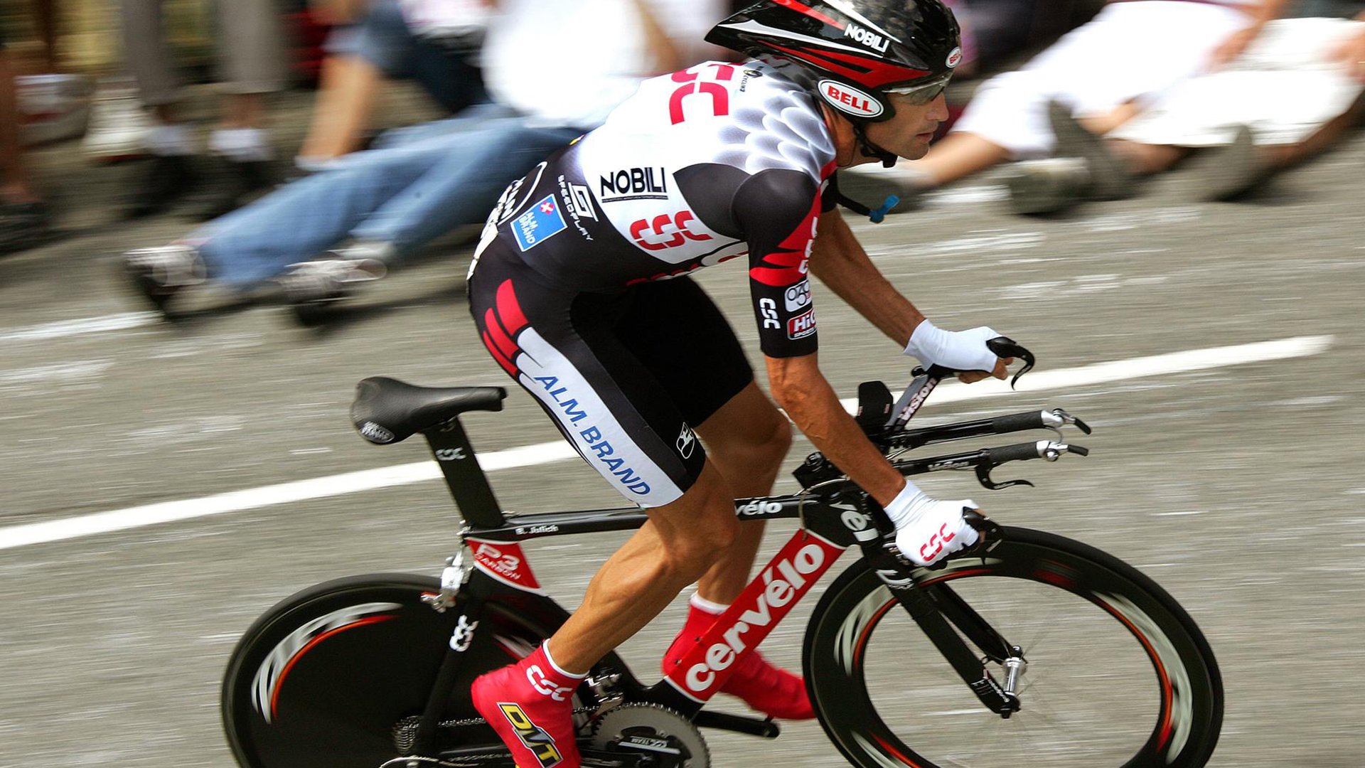 体育新闻中心体坛人物特写，体育新闻特写范文