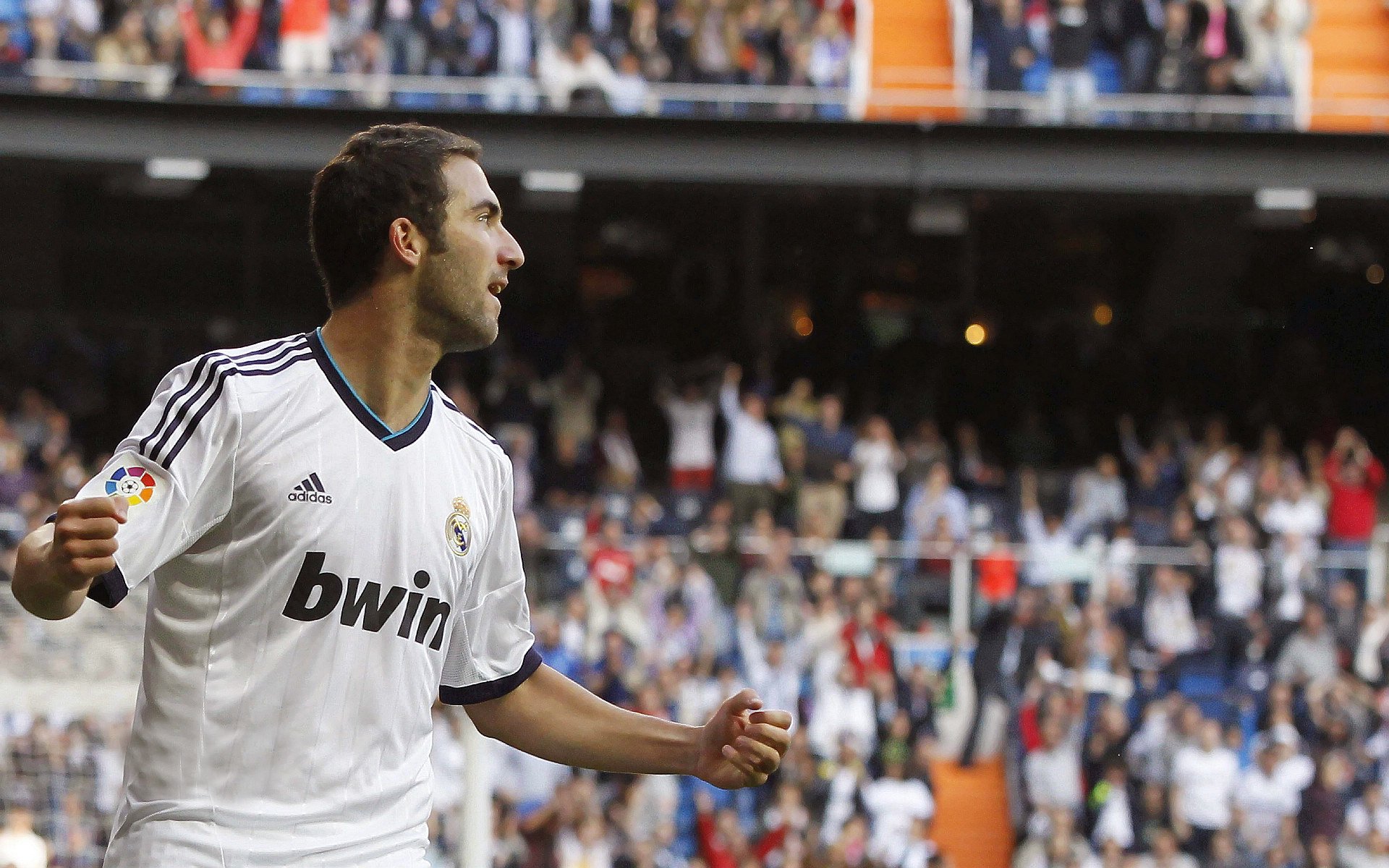 未来足球场馆将实现全景监控,安全保障更进一步,足球场全景照片