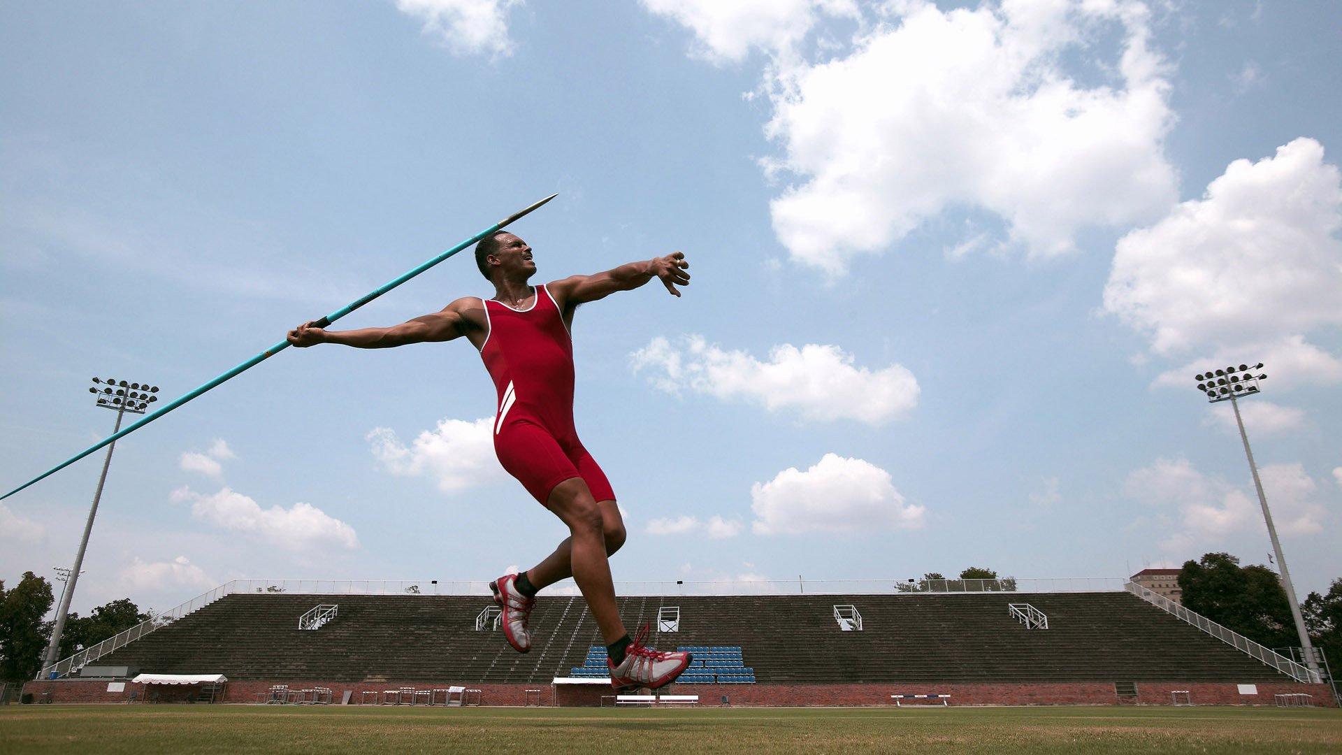 九游娱乐平台-运动员的比赛总结：成功经验与不足分析，运动员比赛成功应具备哪些心理条件